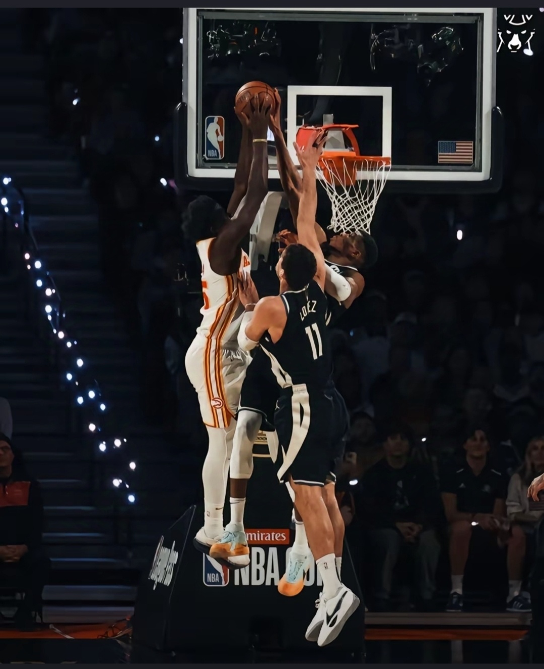 字母哥在独行侠比赛中赛况扑朔迷离，势不可挡引发热议！(字母哥队)九游游戏中心