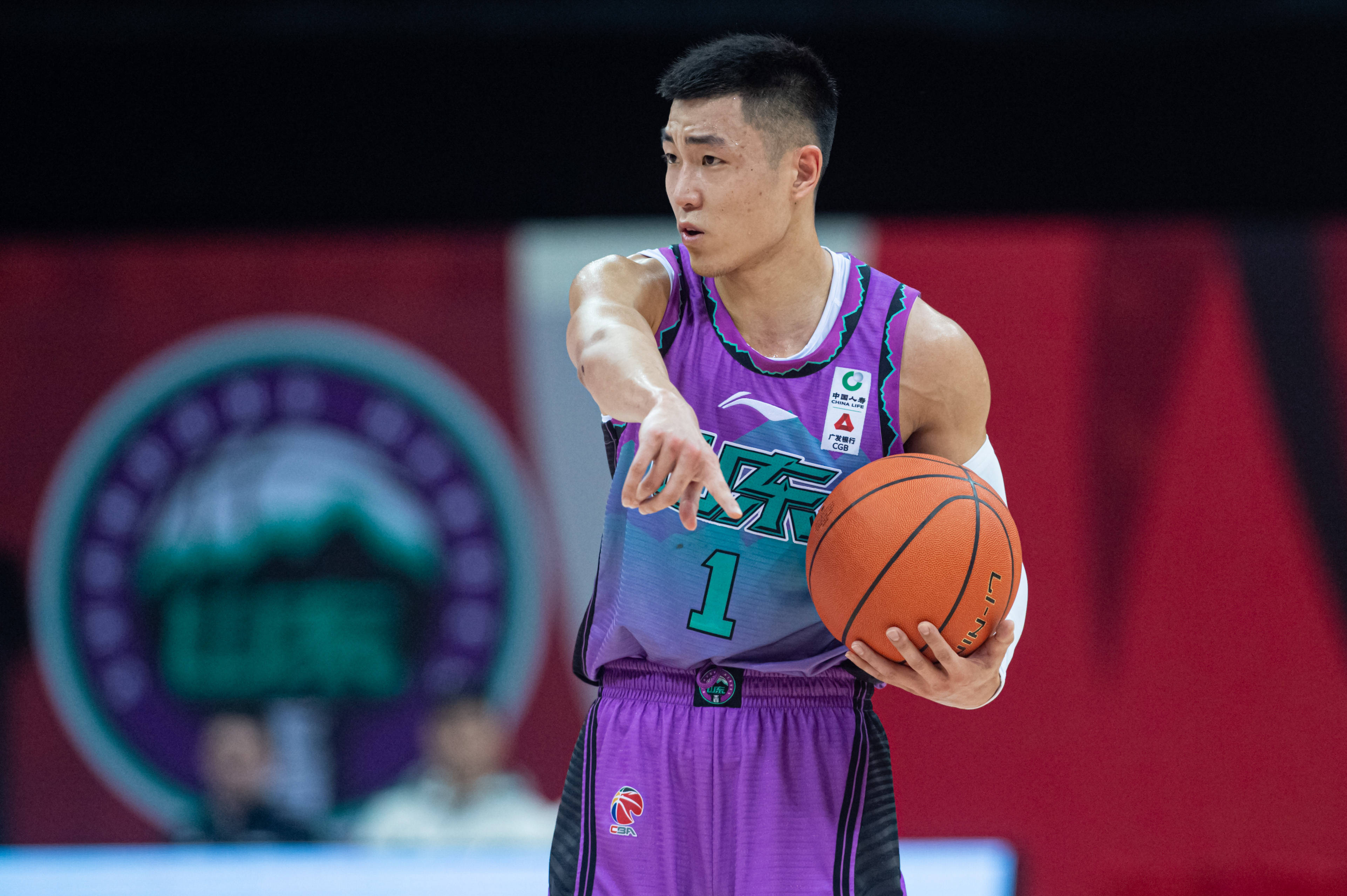 亚冠今晚再迎强敌，广州队单刀错失，主帅态度——气氛紧张，心理建设被强调的简单介绍