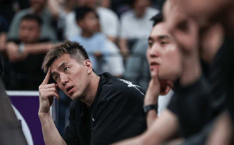 亚冠今晚再迎强敌，广州队单刀错失，主帅态度——气氛紧张，心理建设被强调的简单介绍